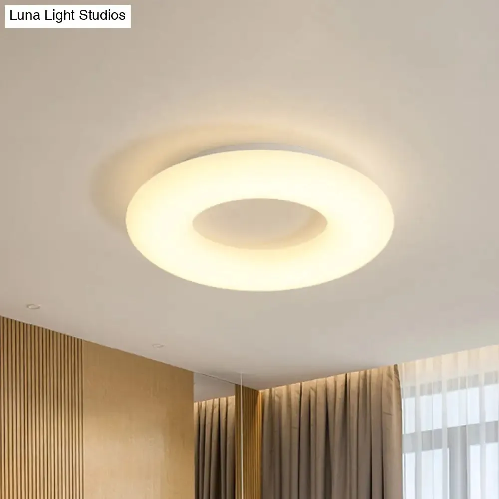 18"/23.5" Modern LED White Doughnut Acrylic Flush Mount Ceiling Lamp