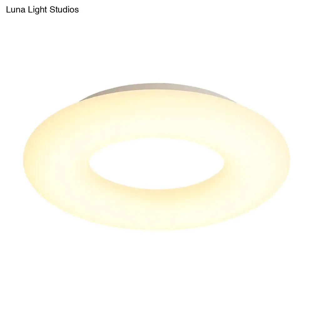 18"/23.5" Modern LED White Doughnut Acrylic Flush Mount Ceiling Lamp