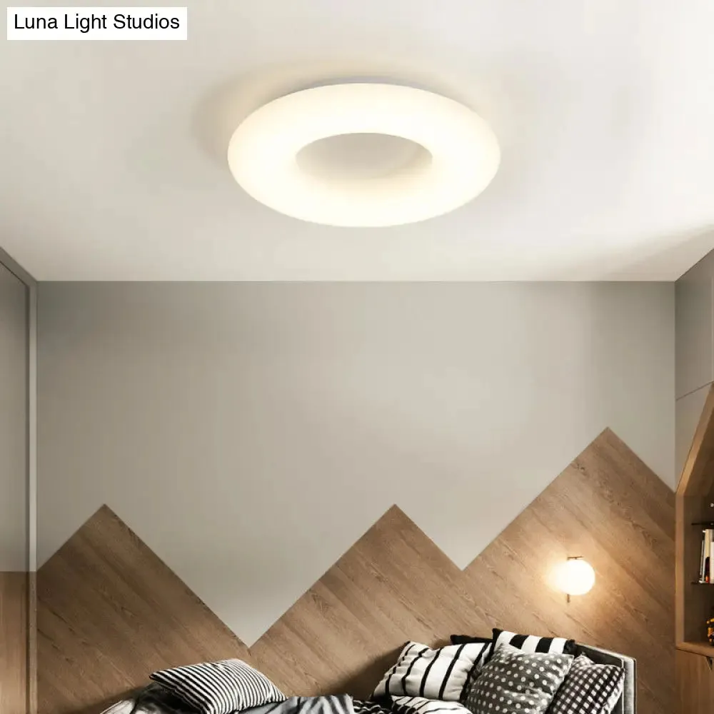 18"/23.5" Modern LED White Doughnut Acrylic Flush Mount Ceiling Lamp