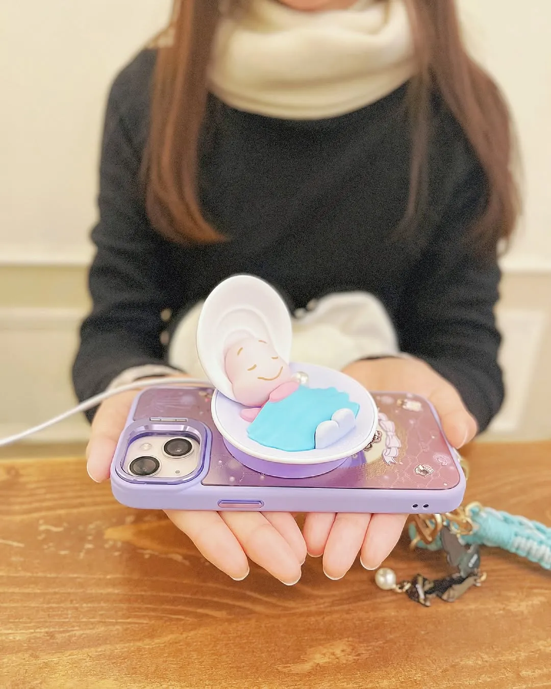 Alice in Wonderland Baby Oyster Wireless Charging Pad