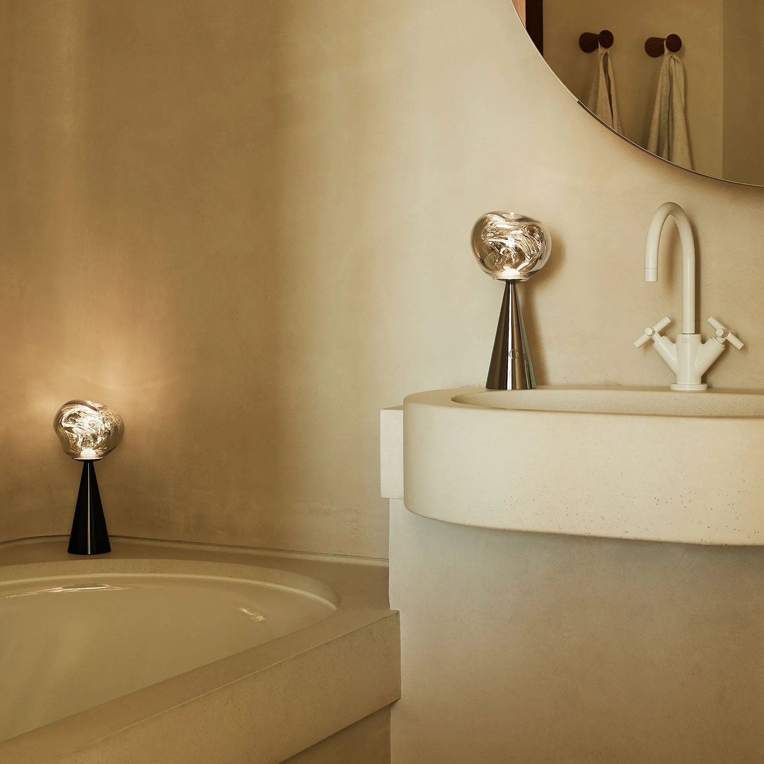 tom dixon | melt portable lamp | black