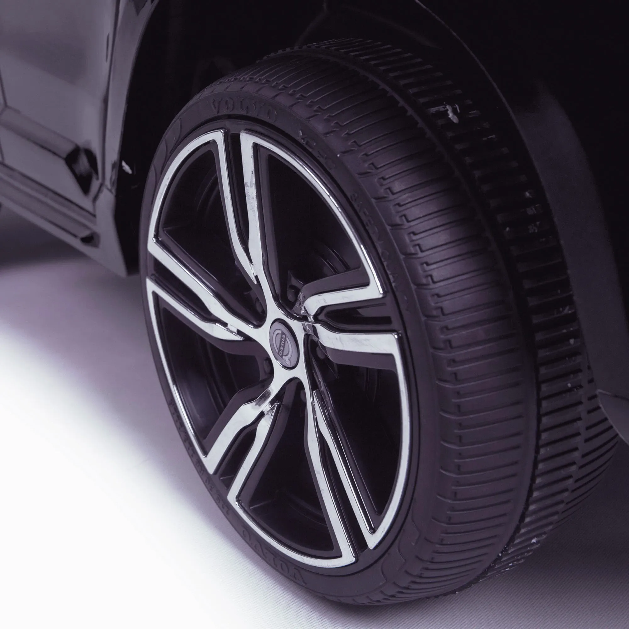 Volvo XC90 - Licensed
